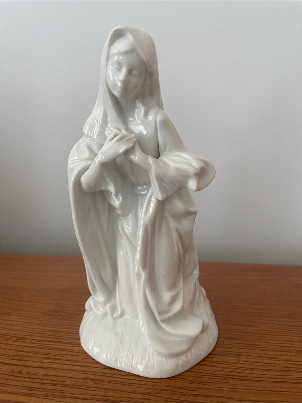 White Glazed Mary figurine for nativity scene - Schmid 1987
